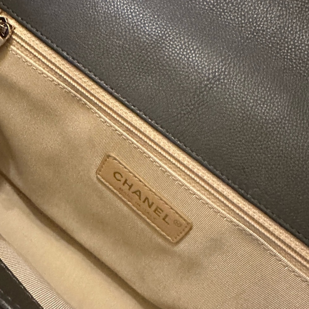 Chanel Dark Green Quilted Shoulder Bag - Picture 3 of 3